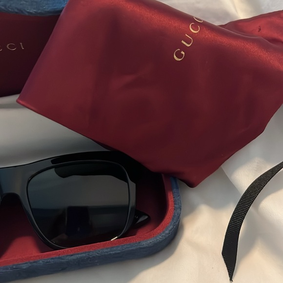 Gucci✨ Classic Fit Black/Tortoise Price is firm no offers - Picture 4 of 9